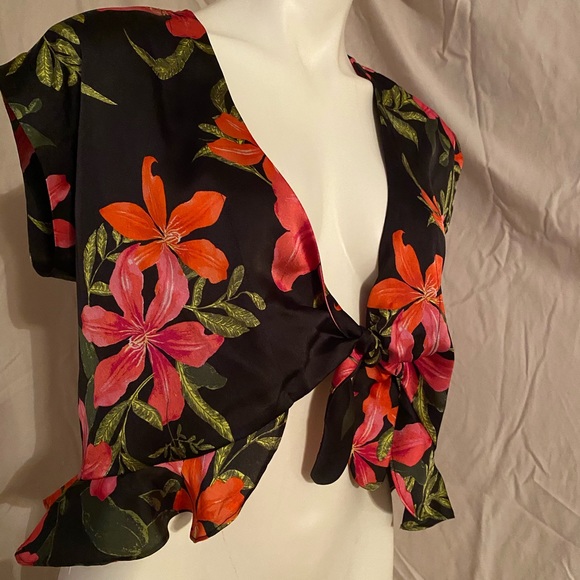 GUESS silky open  crop top - Picture 2 of 5